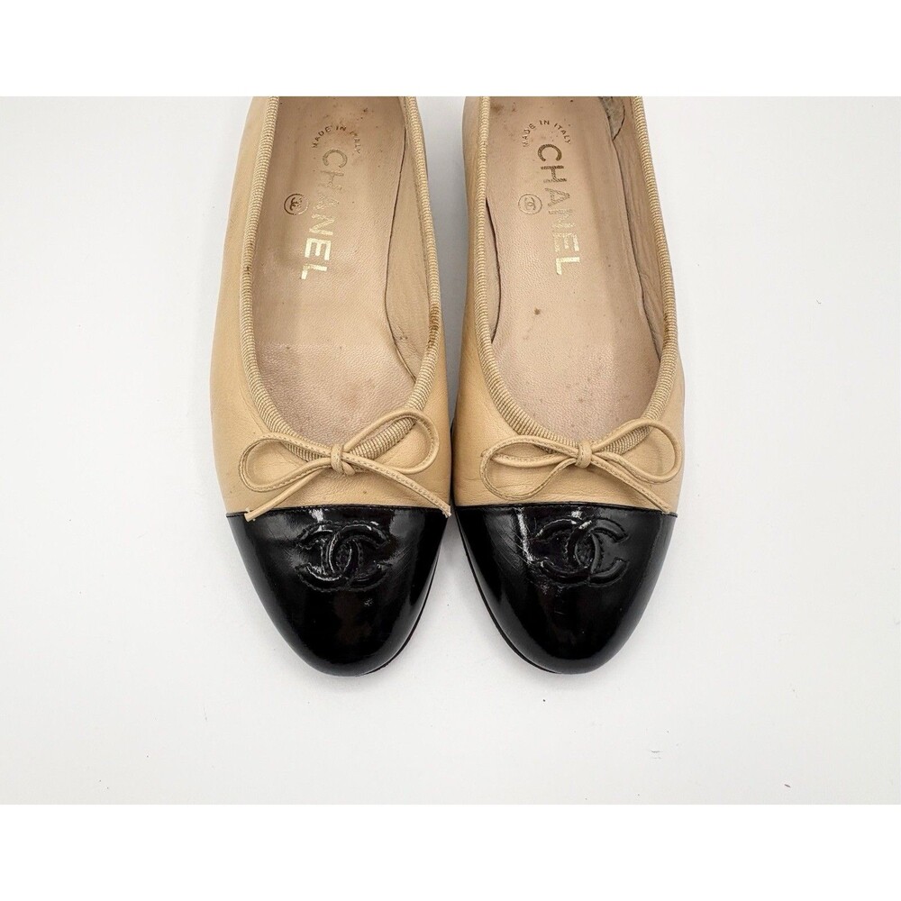 Chanel Beige & Black Cap Toe CC Logo Ballet Flats Bow Accent Size EU 35.5 - Picture 6 of 16
